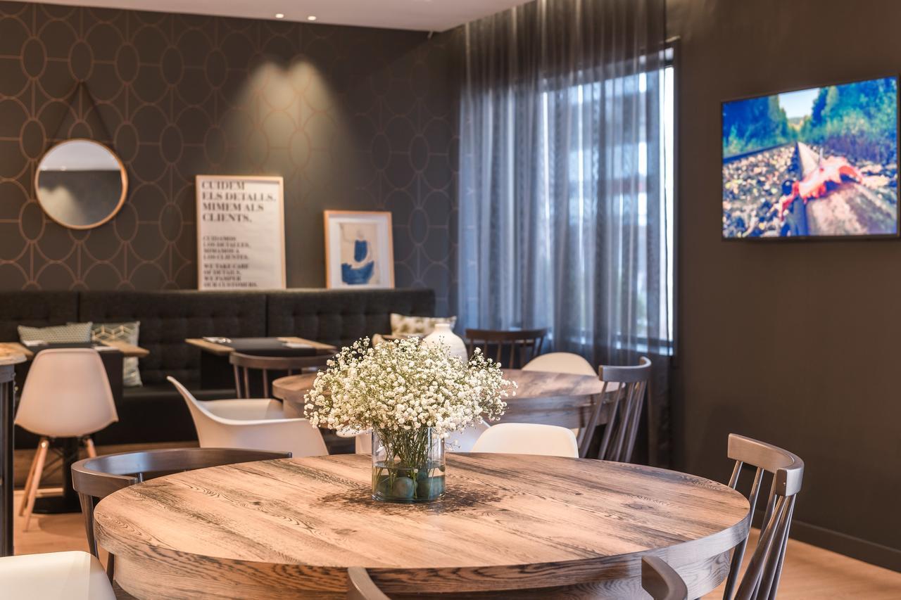 Up Rooms Vic Hotel エクステリア 写真