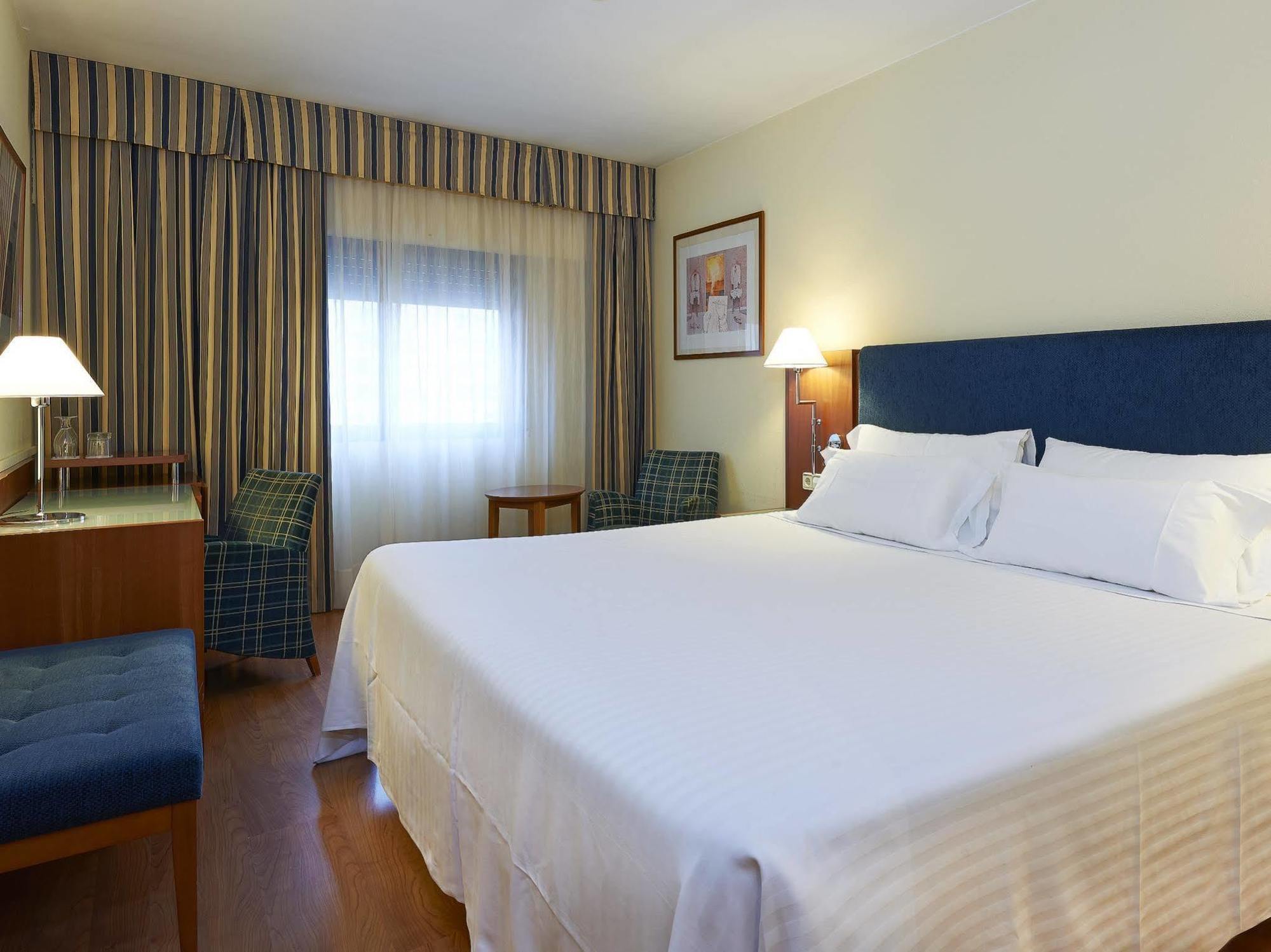 Up Rooms Vic Hotel エクステリア 写真